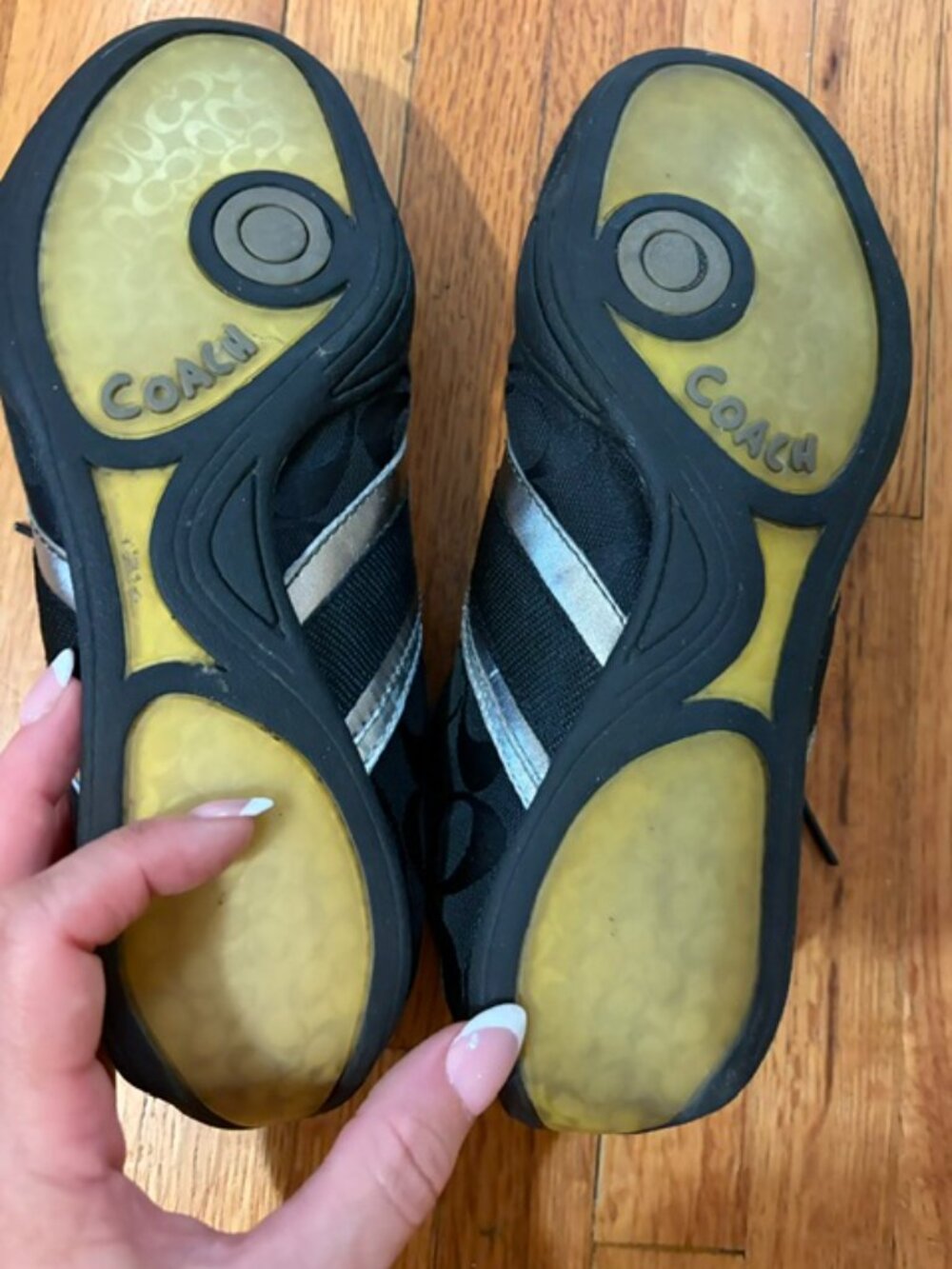 Black COACH shoes. Size 6M - Picture 3 of 4